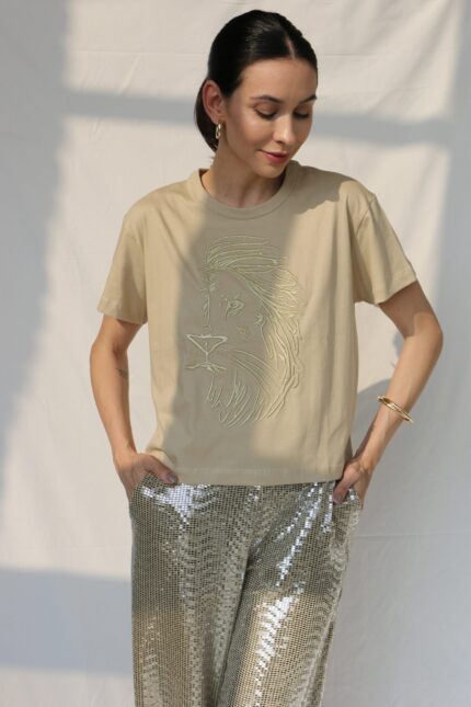 tshirt lion frente | bege com dourado